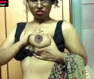 Indian aunty instructing fuckfest uncovering her bosoms