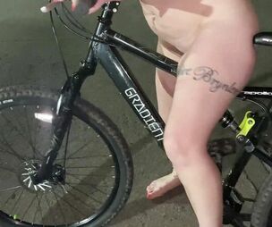 Behind-the-scenes footage of  'Street gal steals a bike